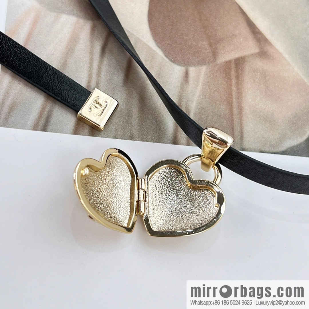 New ☑️ Chanel peach heart love necklace