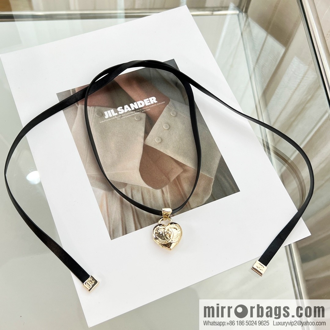 New ☑️ Chanel peach heart love necklace