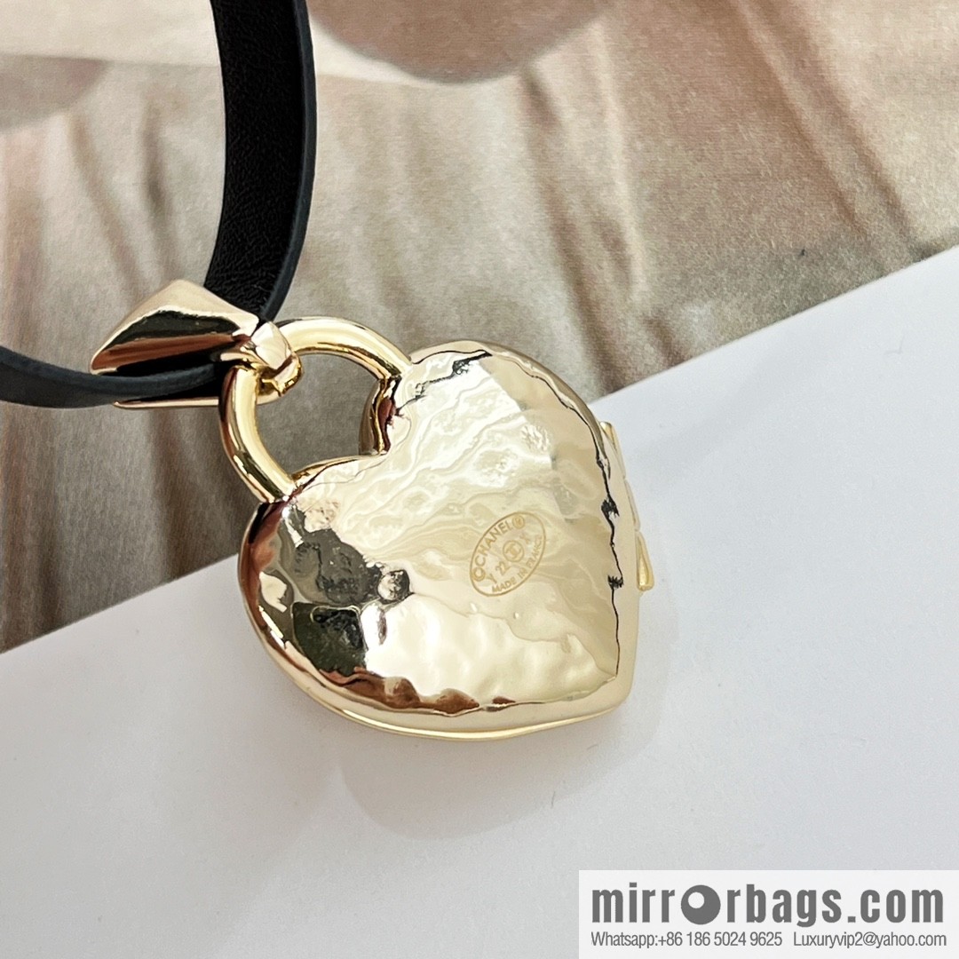 New ☑️ Chanel peach heart love necklace