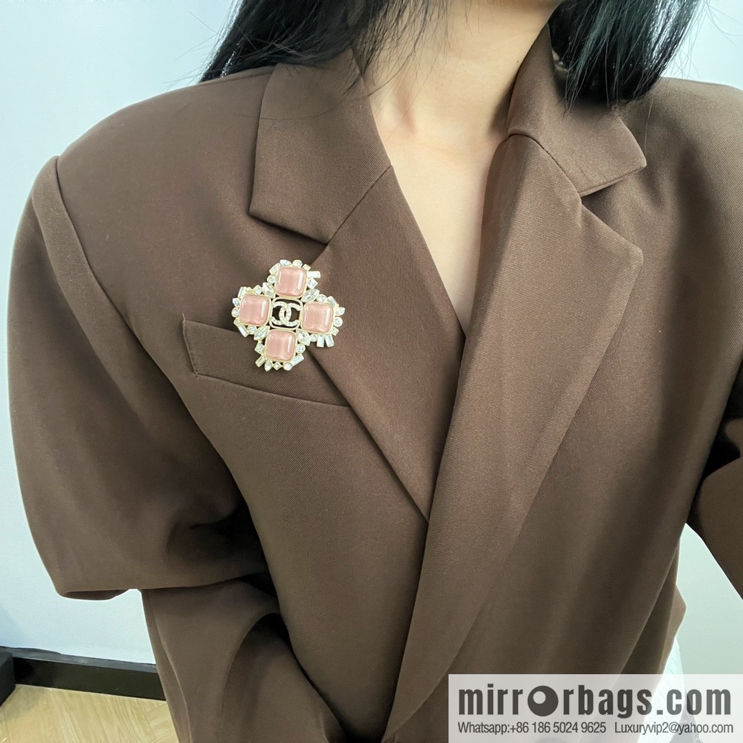 New ☑️ Chanel Chanel double c pink gemstone brooch