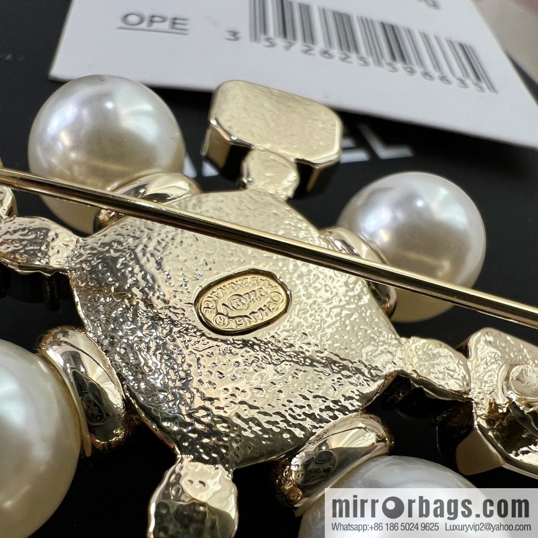 New ☑️ Chanel double c snowflake pearl brooch