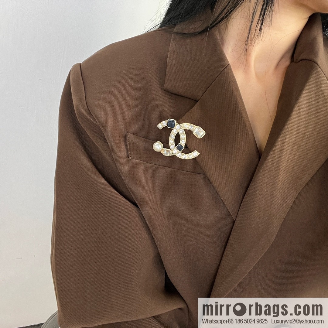 New ☑️ Chanel double c square diamond pearl brooch