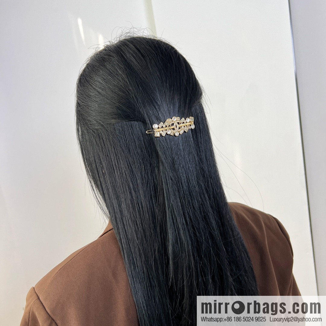 New ☑️ Chanel Double C Full Diamond Hairpin