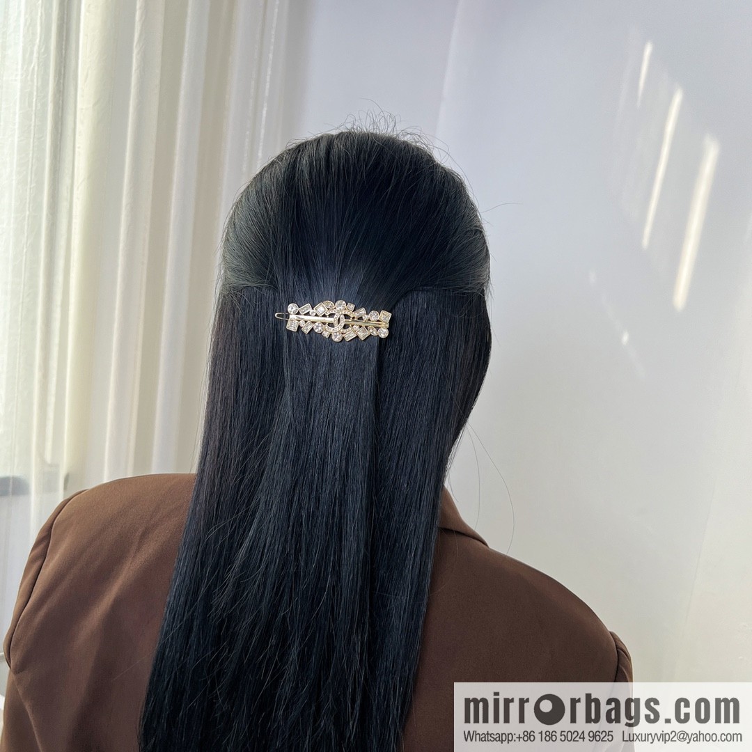 New ☑️ Chanel Double C Full Diamond Hairpin