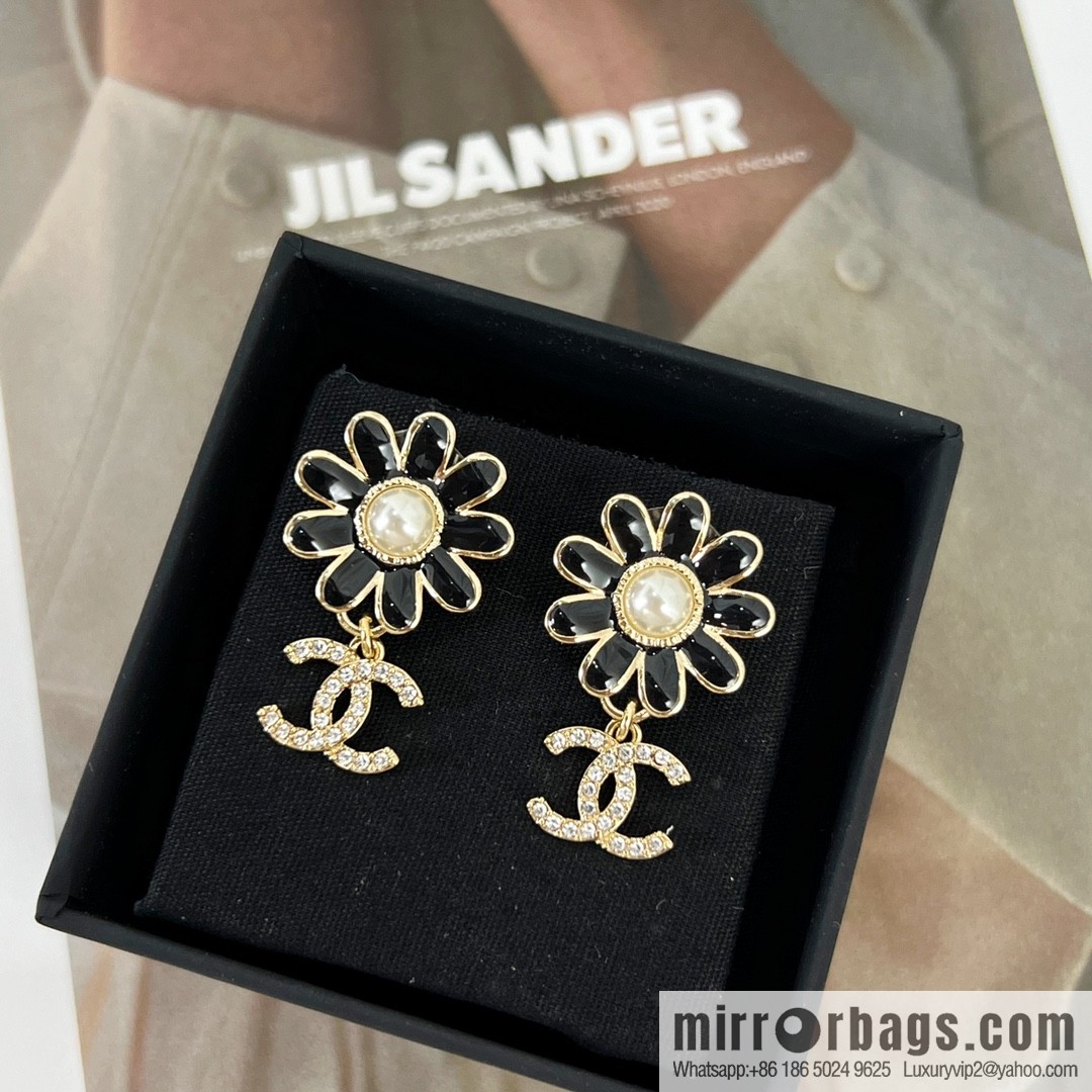 New ☑️ Chanel double c flower stud earrings