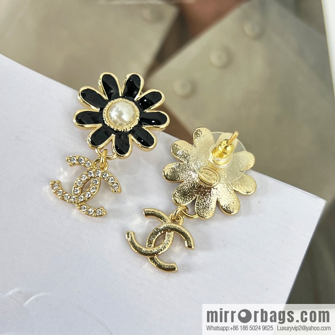 New ☑️ Chanel double c flower stud earrings