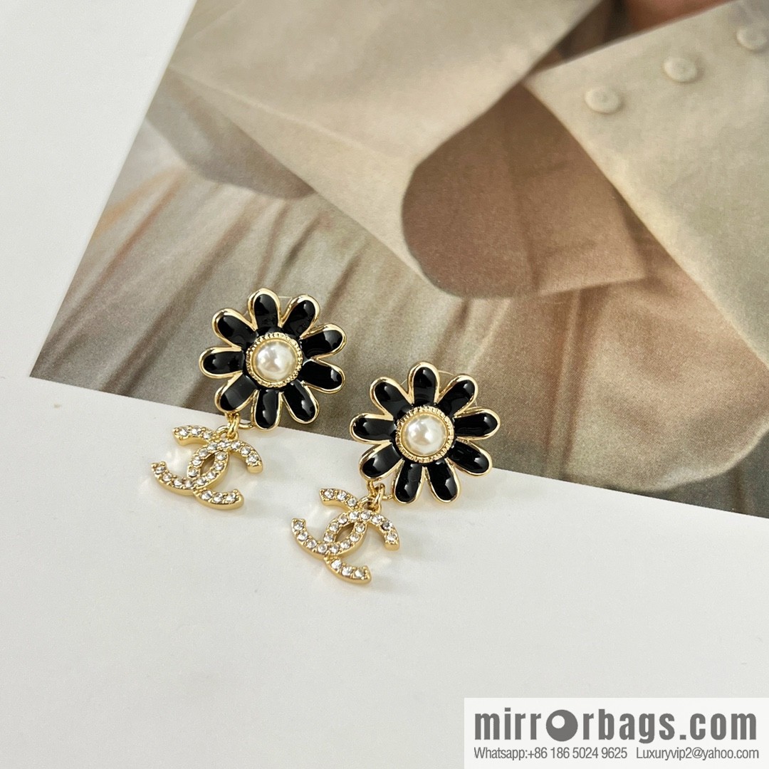 New ☑️ Chanel double c flower stud earrings