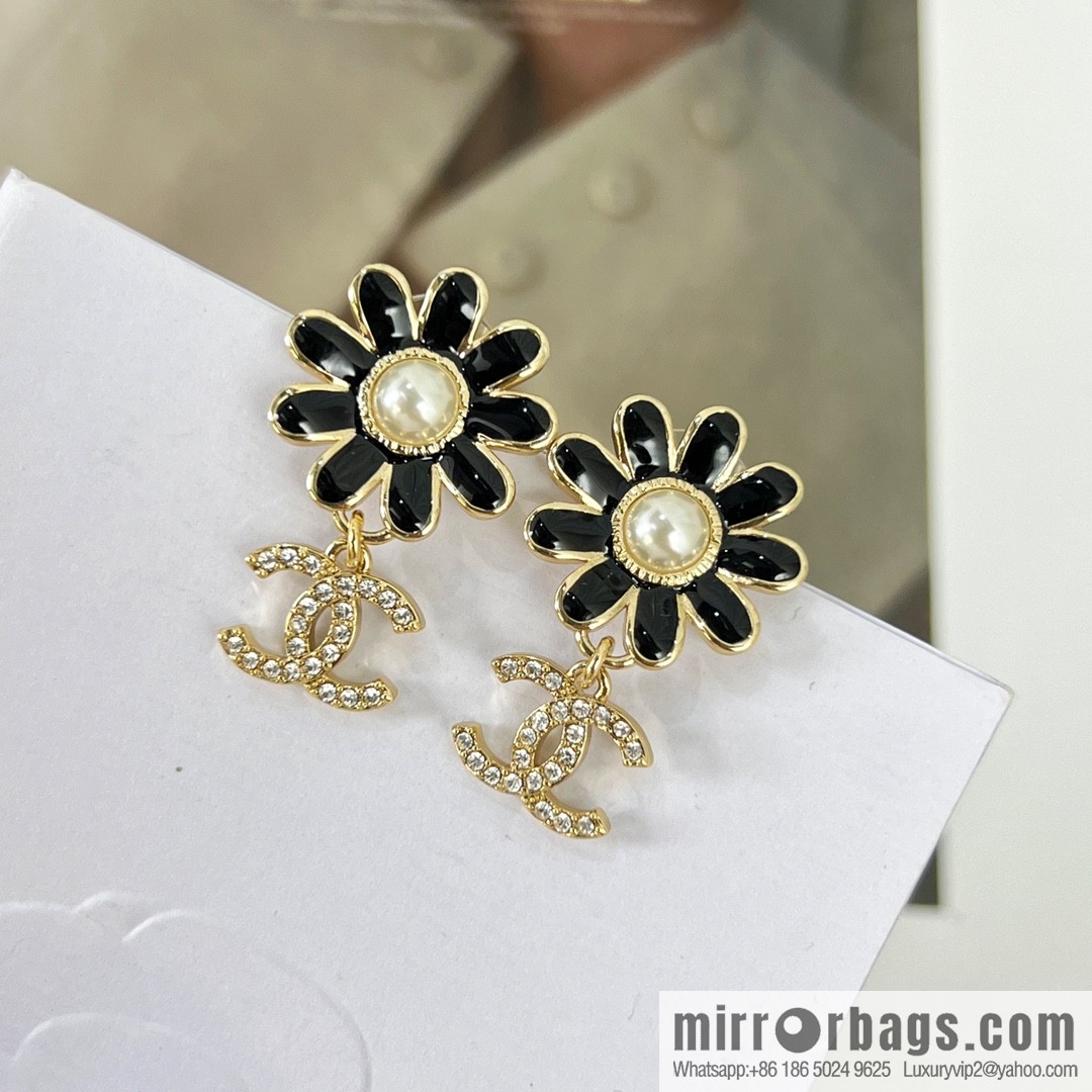 New ☑️ Chanel double c flower stud earrings