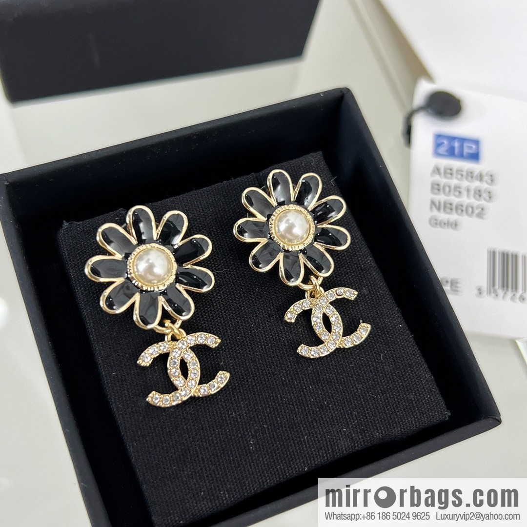 New ☑️ Chanel double c flower stud earrings