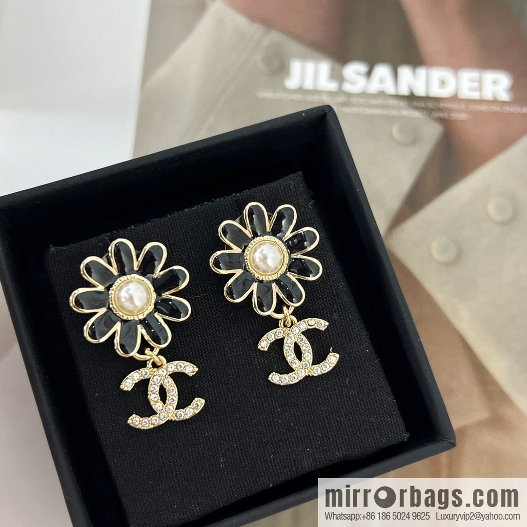 New ☑️ Chanel double c flower stud earrings