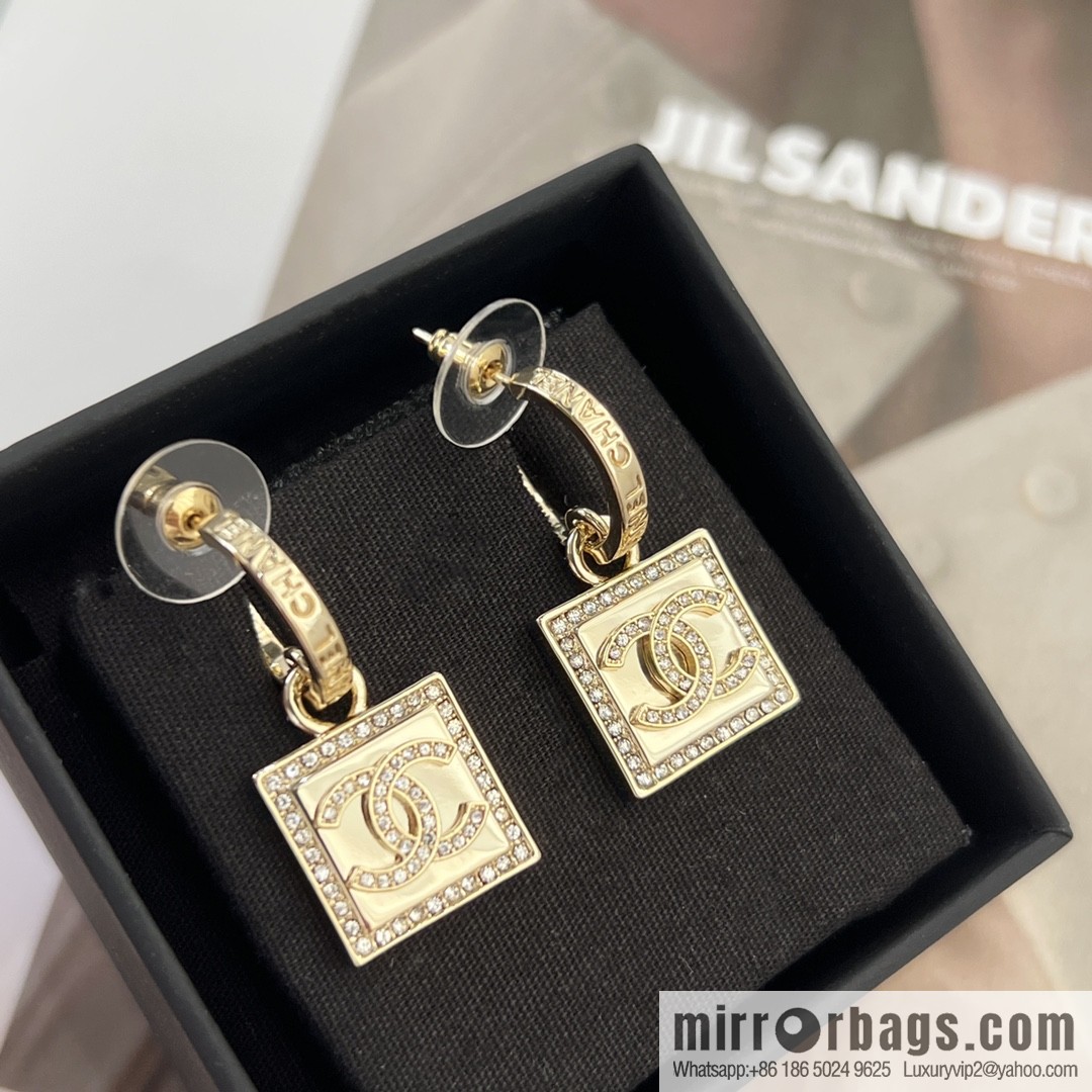 New ☑️ Chanel c2 gold double c square stud earrings