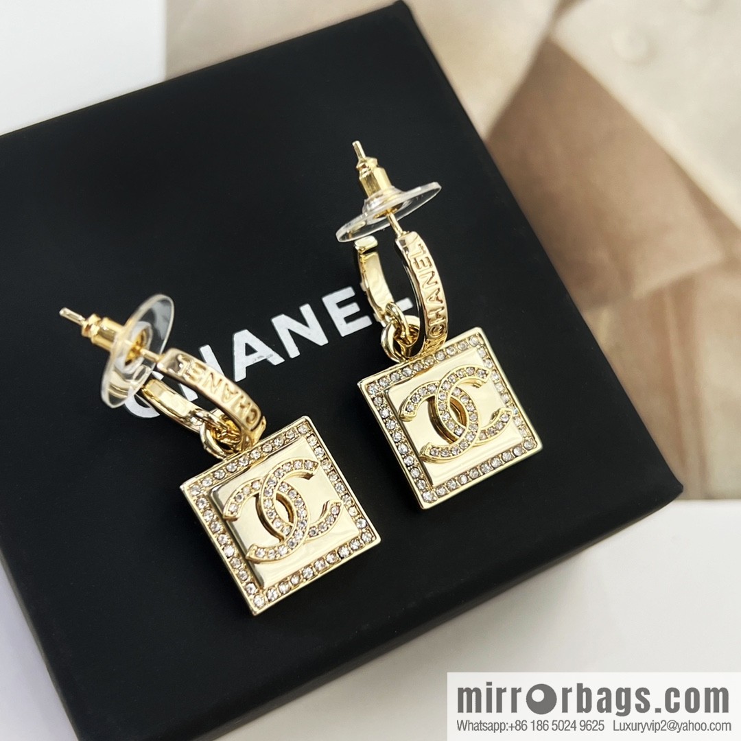 New ☑️ Chanel c2 gold double c square stud earrings
