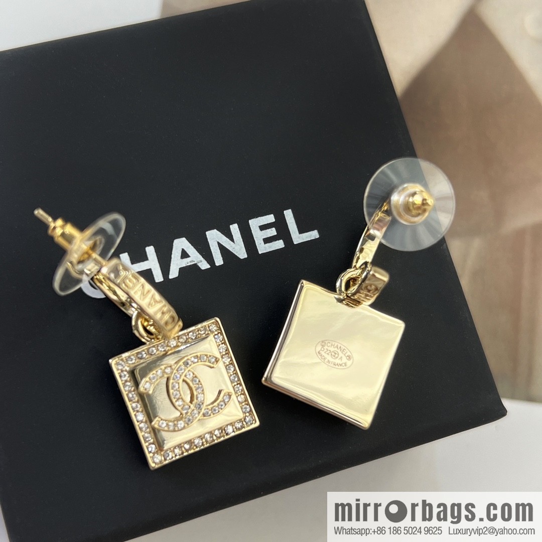 New ☑️ Chanel c2 gold double c square stud earrings