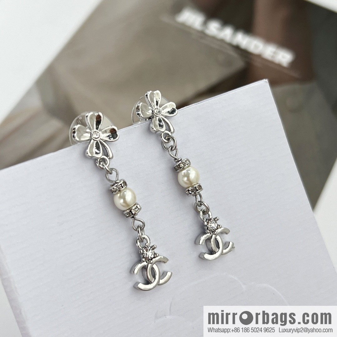 New ☑️ Chanel c3 double c four-leaf clover pearl stud earrings