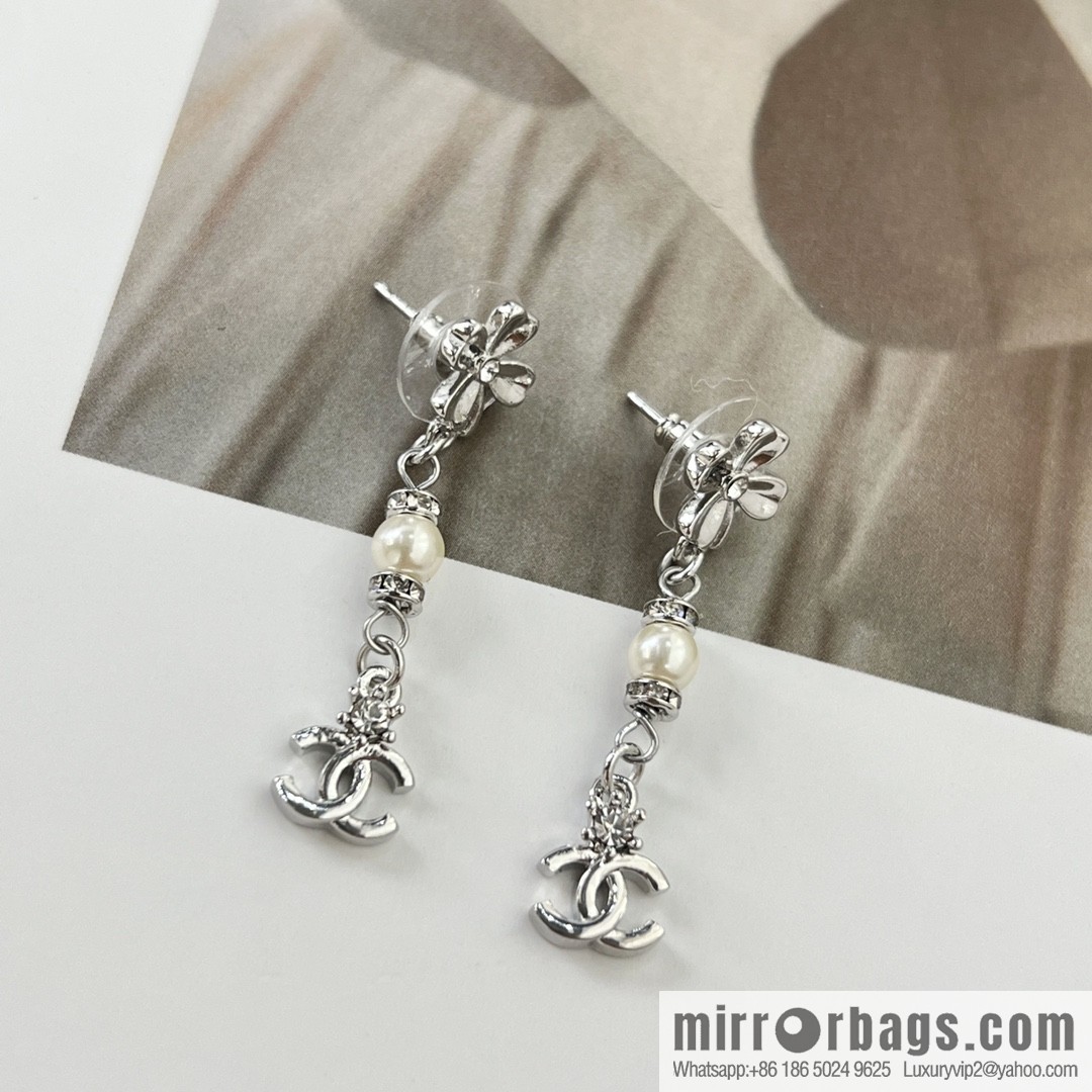 New ☑️ Chanel c3 double c four-leaf clover pearl stud earrings
