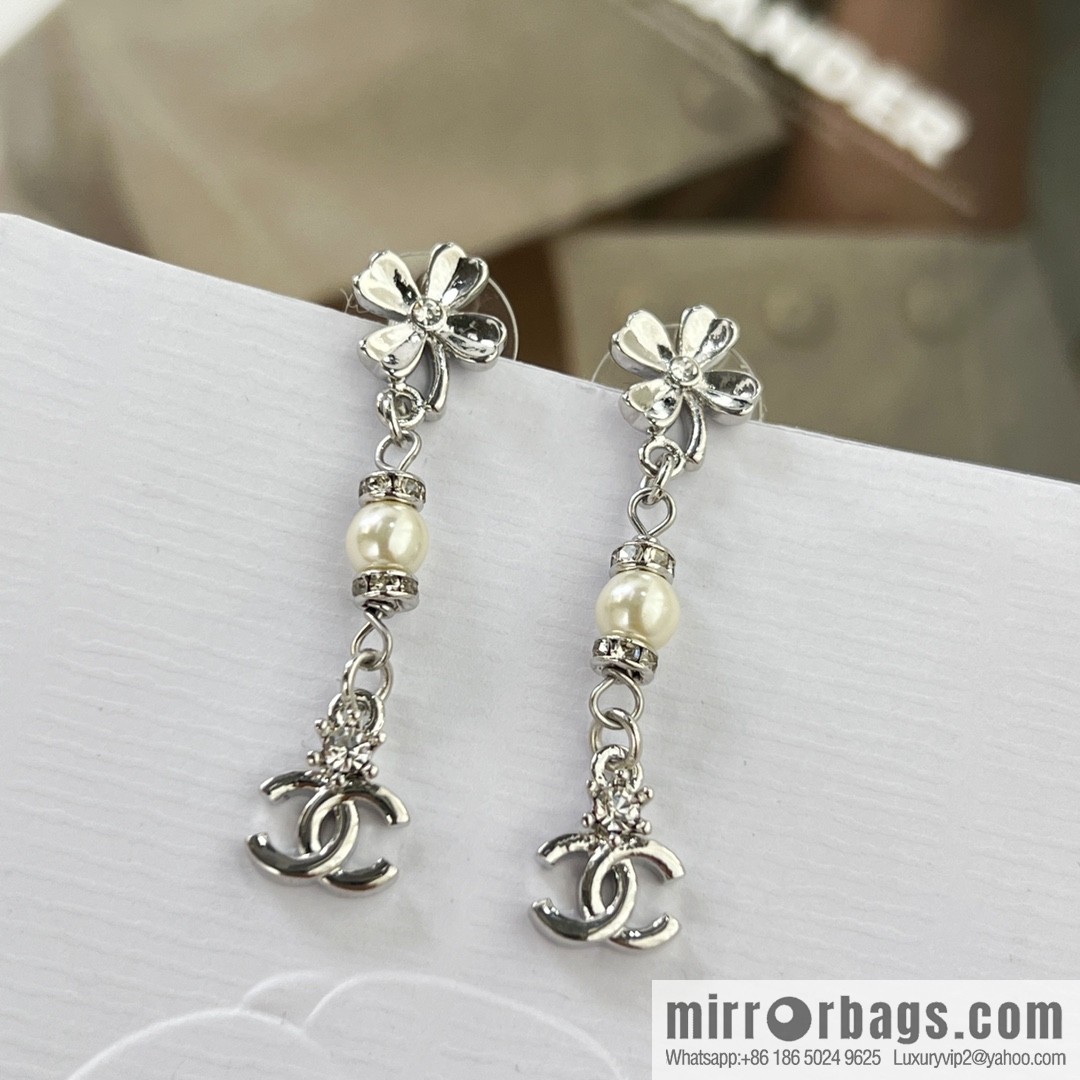 New ☑️ Chanel c3 double c four-leaf clover pearl stud earrings