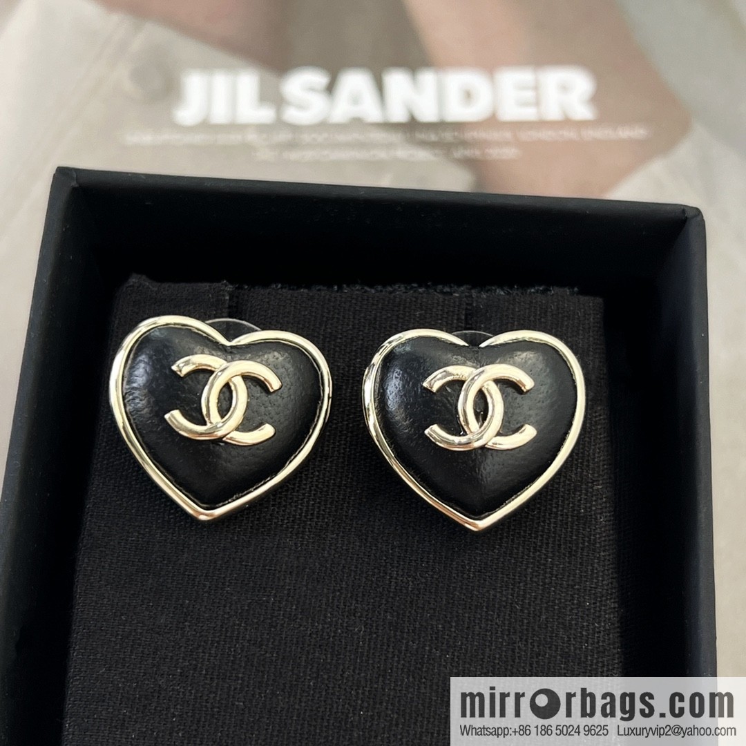 New ☑️ Chanel c1 double c peach heart love stud earrings