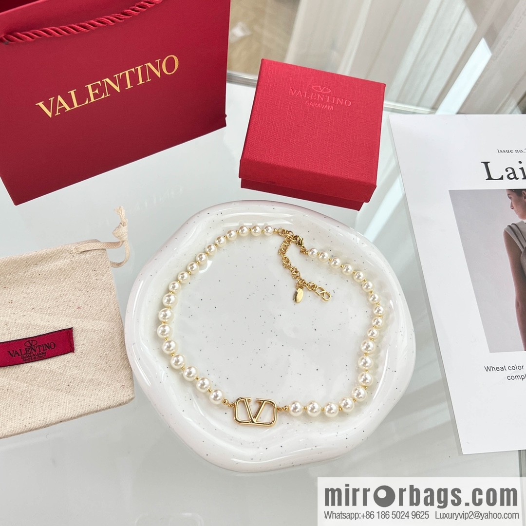 New ☑️ Valentino pearl necklace