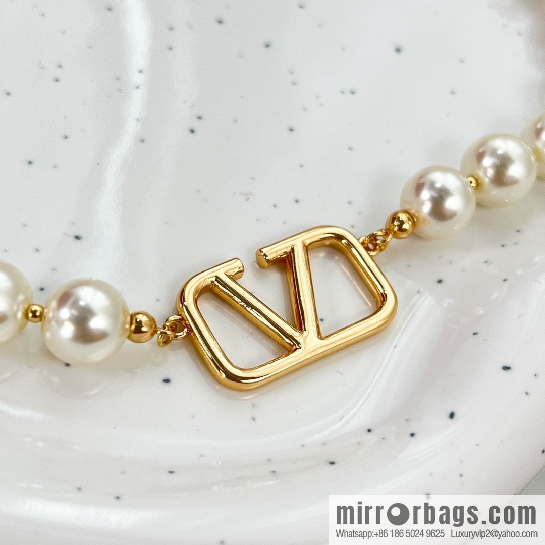New ☑️ Valentino pearl necklace