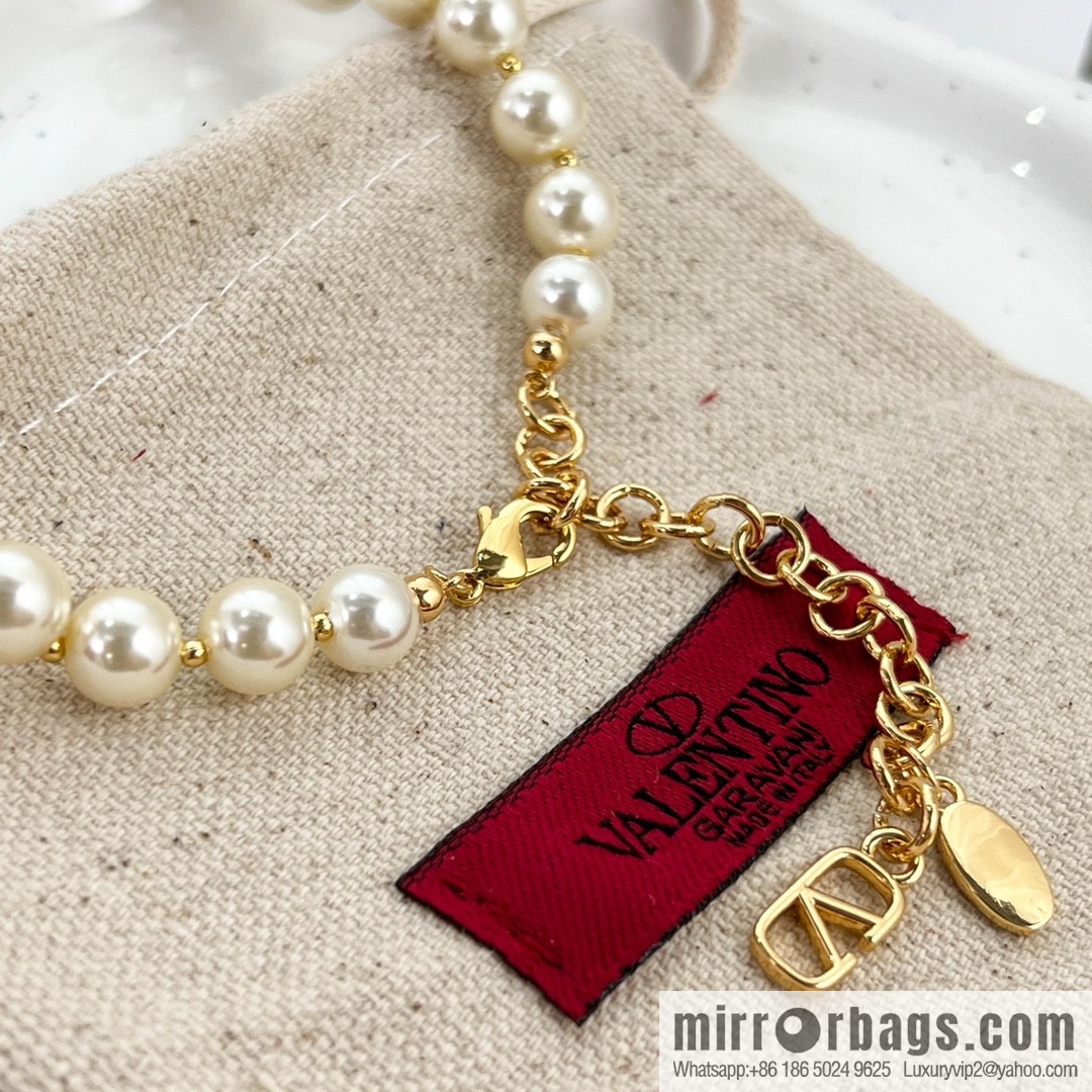 New ☑️ Valentino pearl necklace