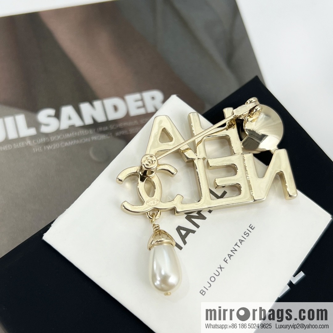 New ☑️ Chanel double c gold letter pearl brooch