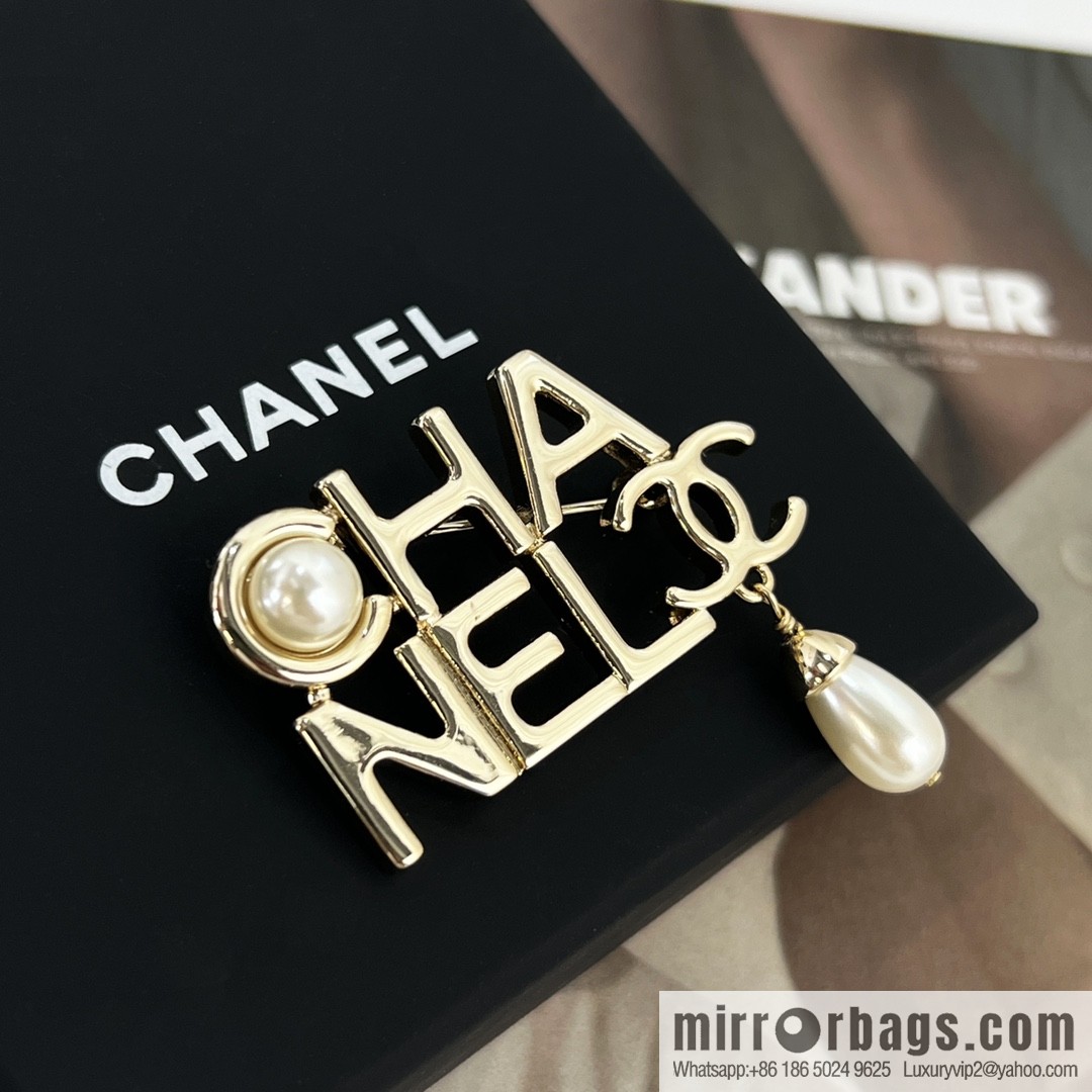 New ☑️ Chanel double c gold letter pearl brooch