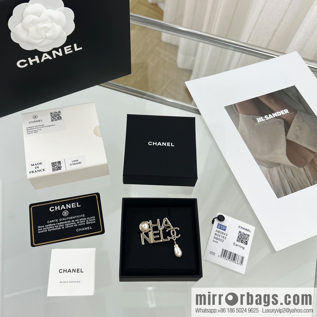 New ☑️ Chanel double c gold letter pearl brooch