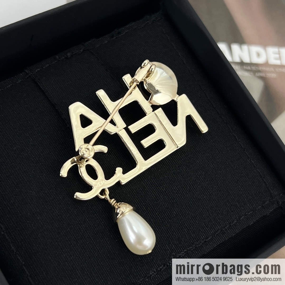 New ☑️ Chanel double c gold letter pearl brooch