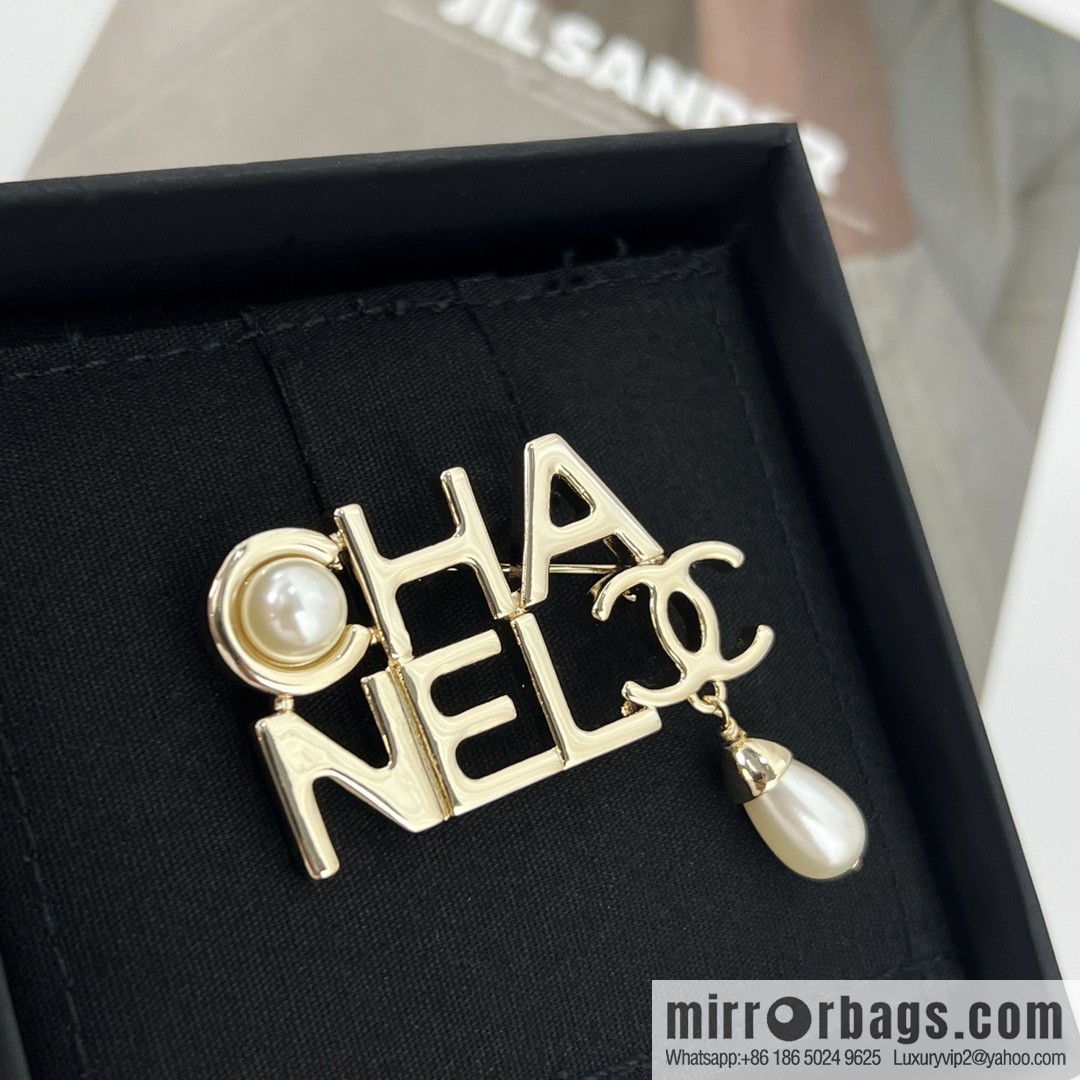 New ☑️ Chanel double c gold letter pearl brooch
