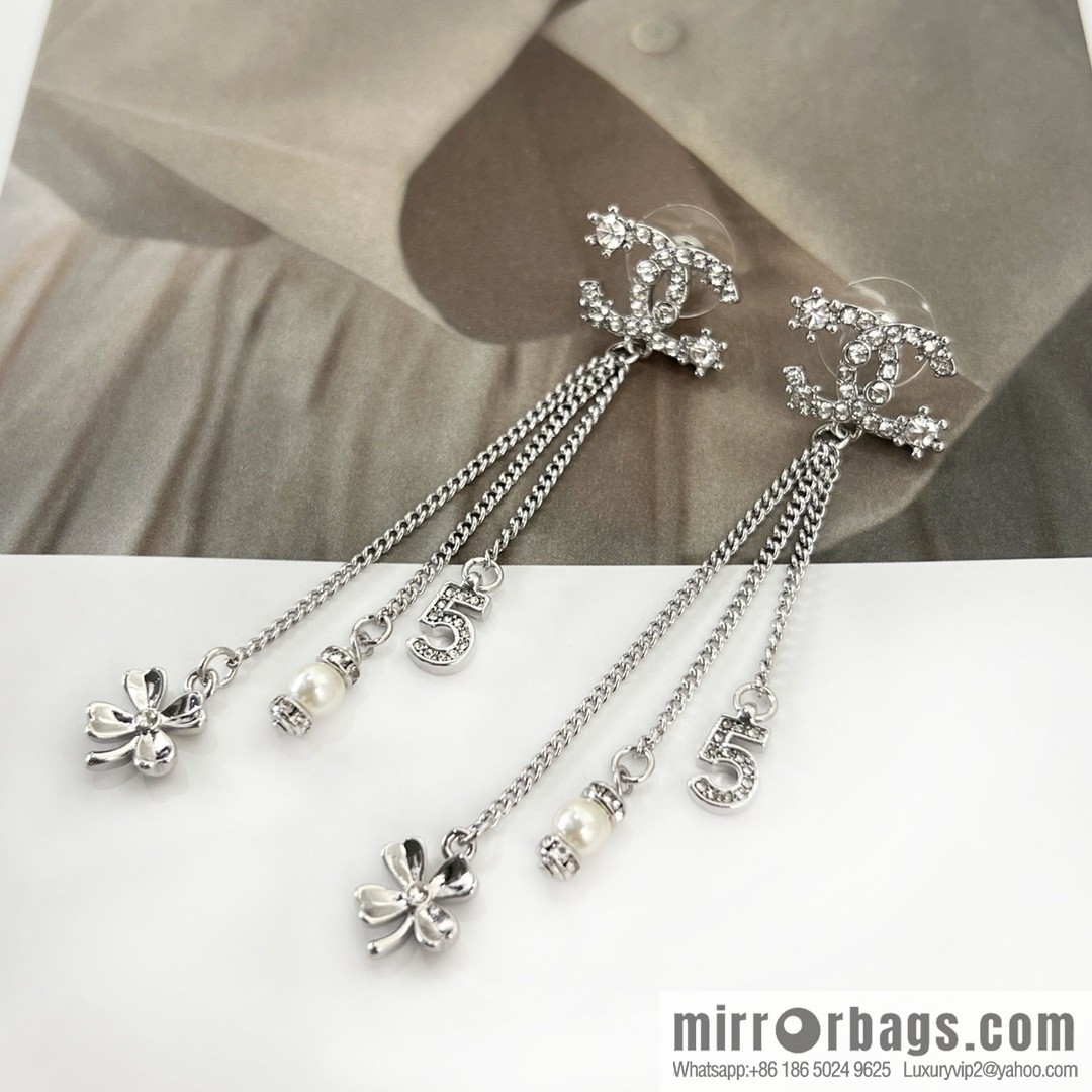 New ☑️ Chanel double c fringed 5 word four leaf clover pearl stud earrings