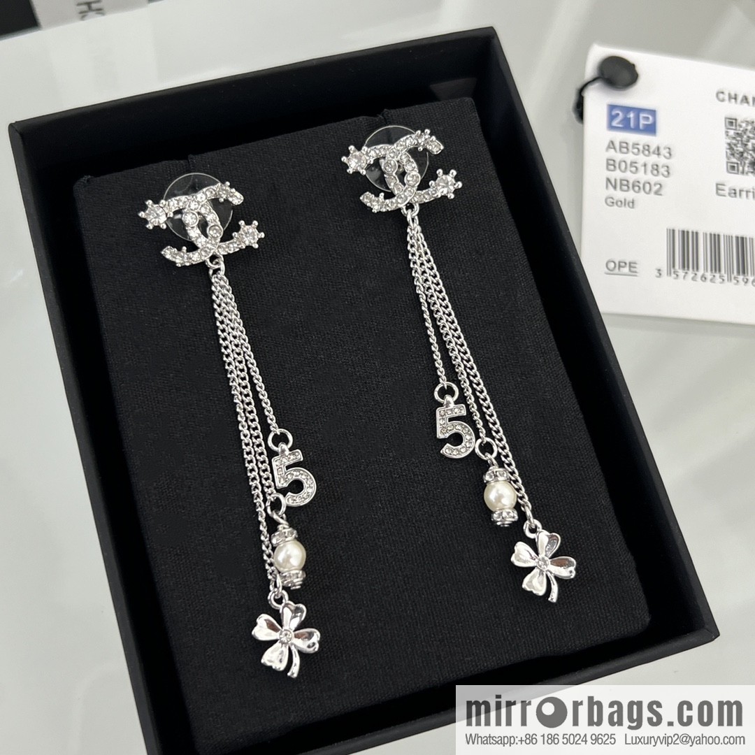 New ☑️ Chanel double c fringed 5 word four leaf clover pearl stud earrings
