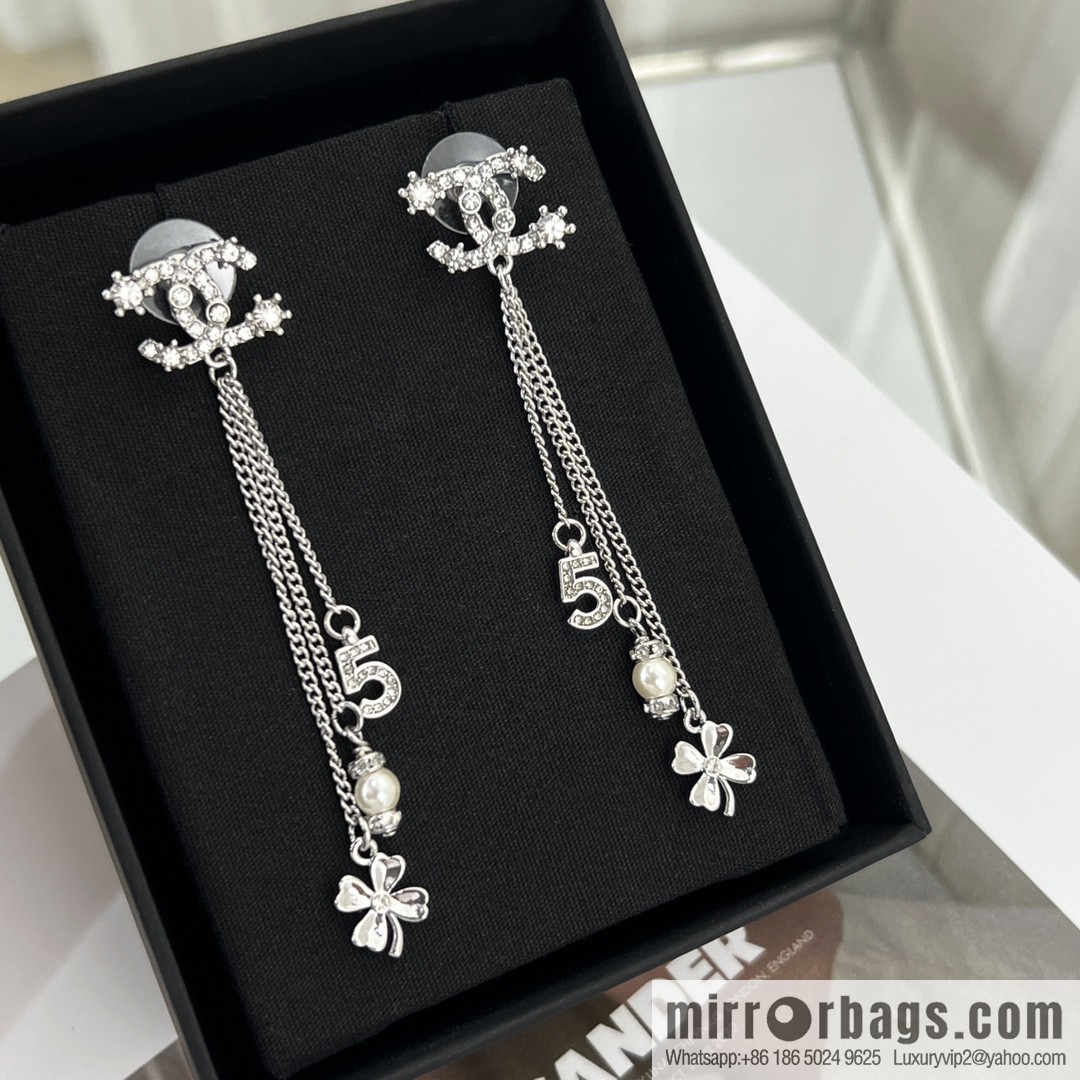 New ☑️ Chanel double c fringed 5 word four leaf clover pearl stud earrings