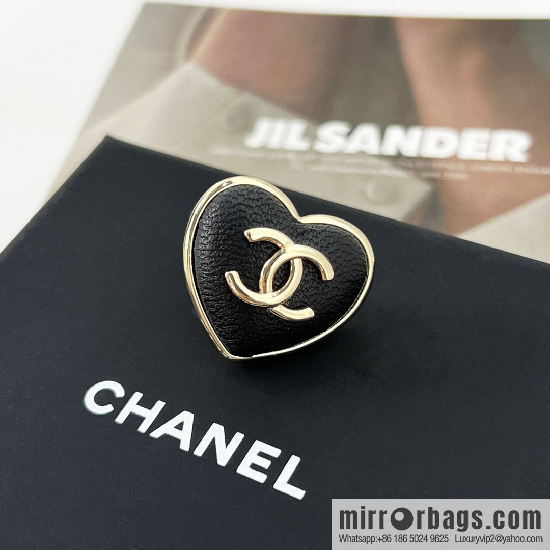 New ☑️ Chanel double c peach heart brooch