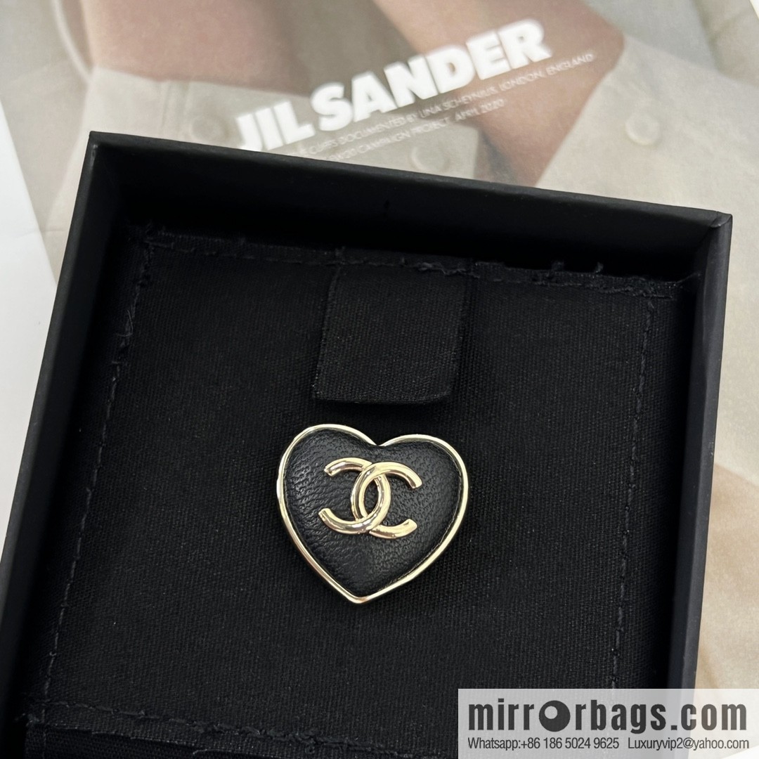 New ☑️ Chanel double c peach heart brooch
