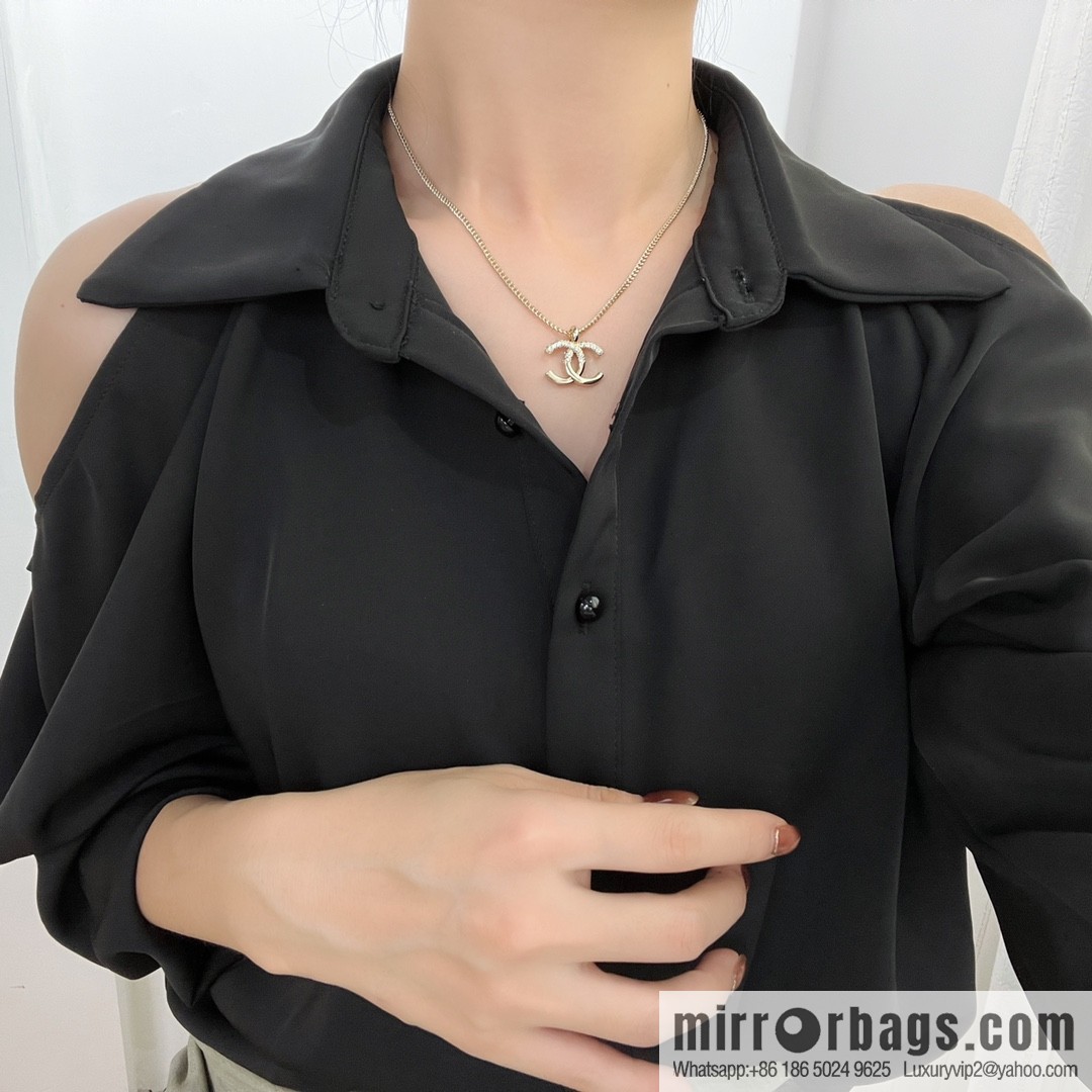New ☑️ Chanel double c rhinestone patchwork necklace