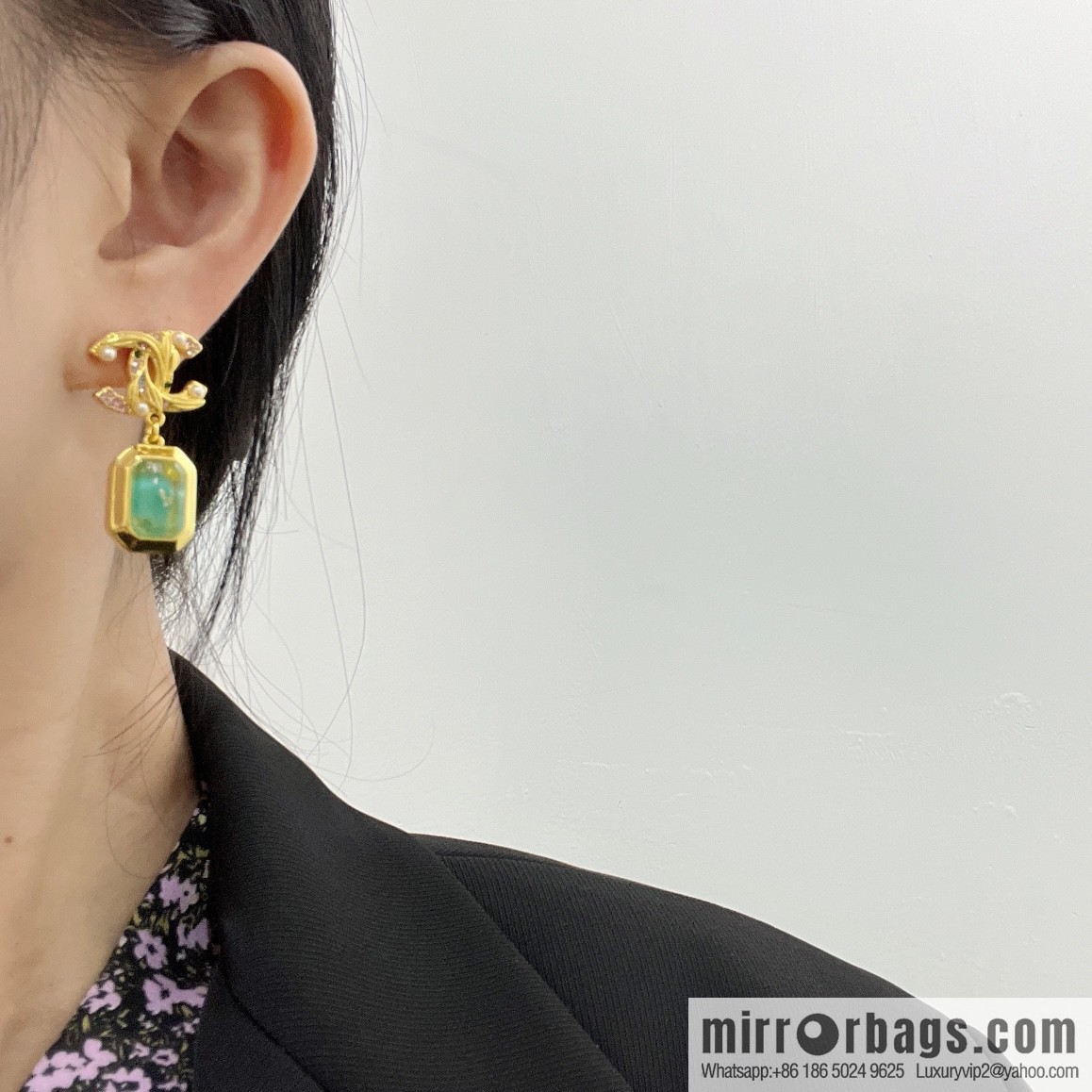 New ☑️ Chanel c2 double c green square stud earrings