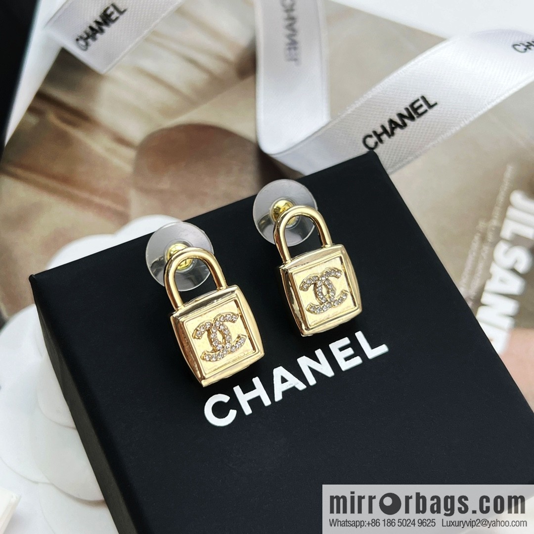 New ☑️ Chanel c1 double c lock 🔒 stud earrings