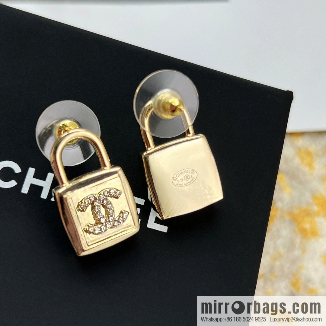 New ☑️ Chanel c1 double c lock 🔒 stud earrings