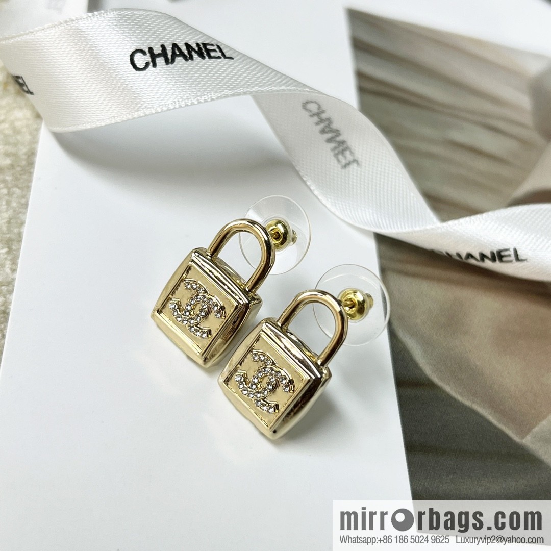 New ☑️ Chanel c1 double c lock 🔒 stud earrings