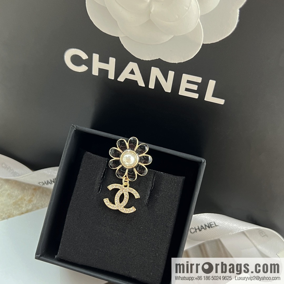 New ☑️ Chanel double c Camellia brooch