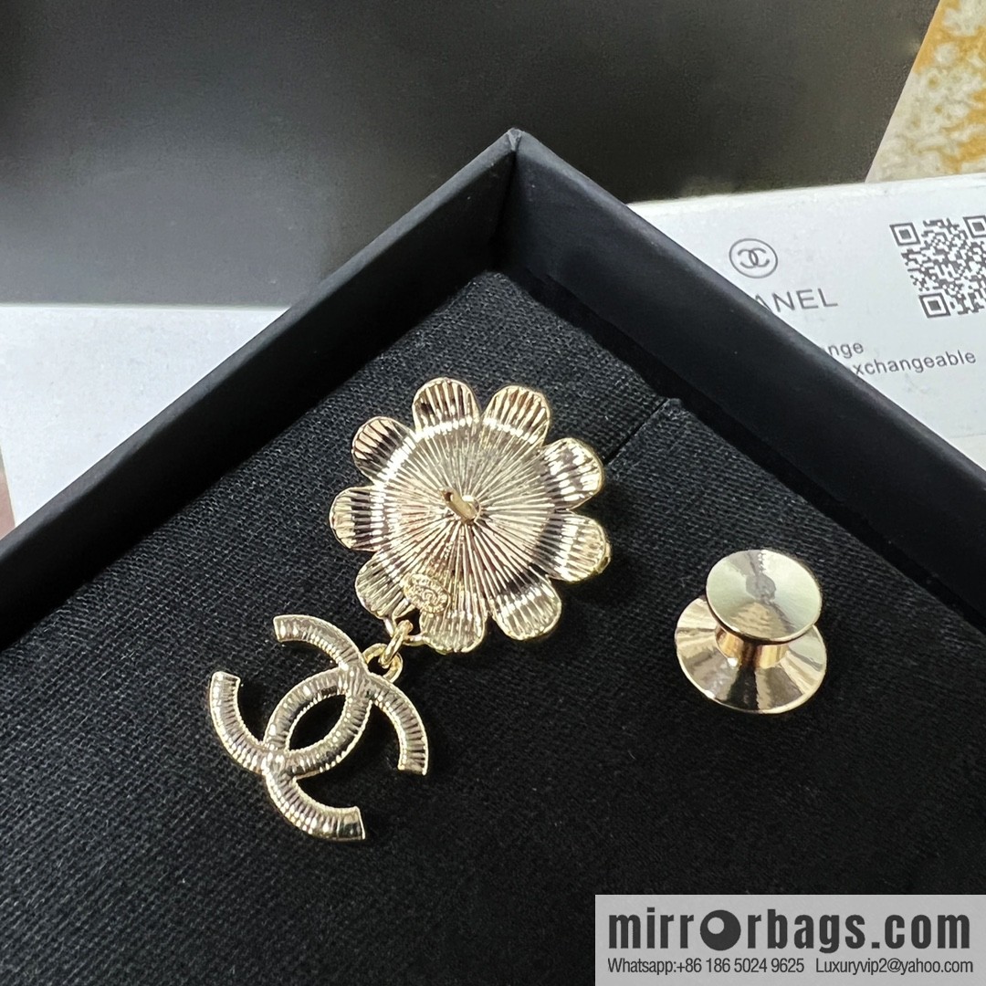 New ☑️ Chanel double c Camellia brooch