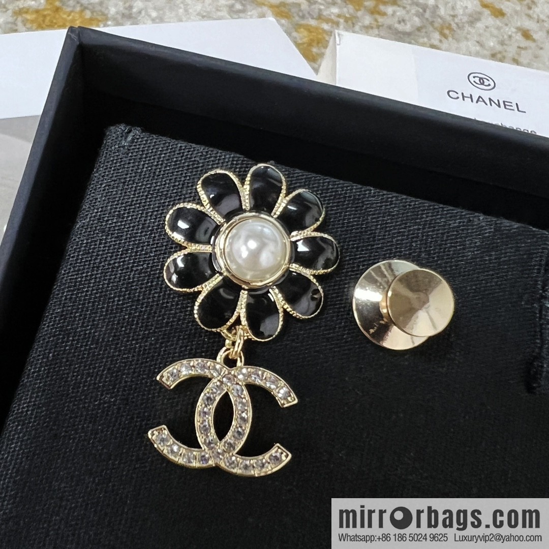 New ☑️ Chanel double c Camellia brooch