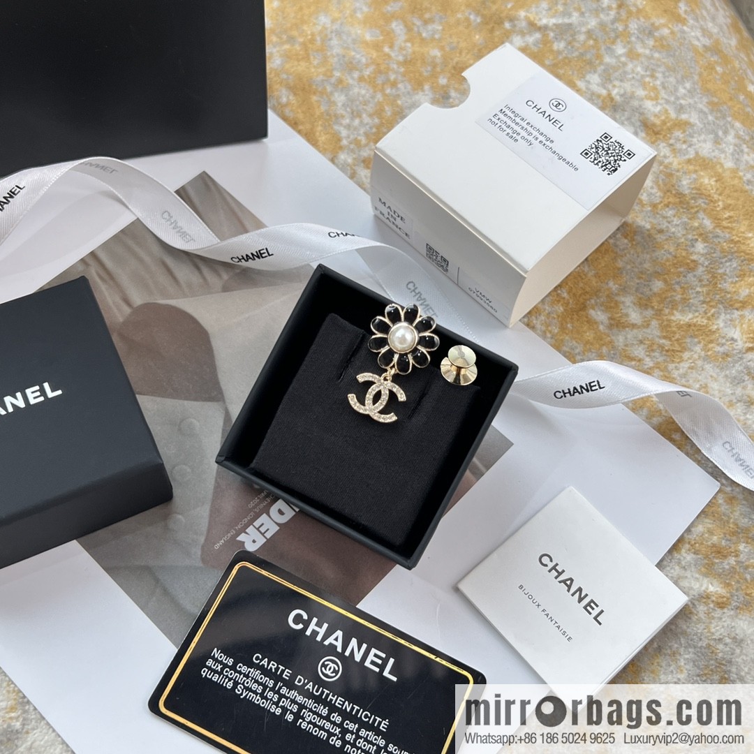 New ☑️ Chanel double c Camellia brooch