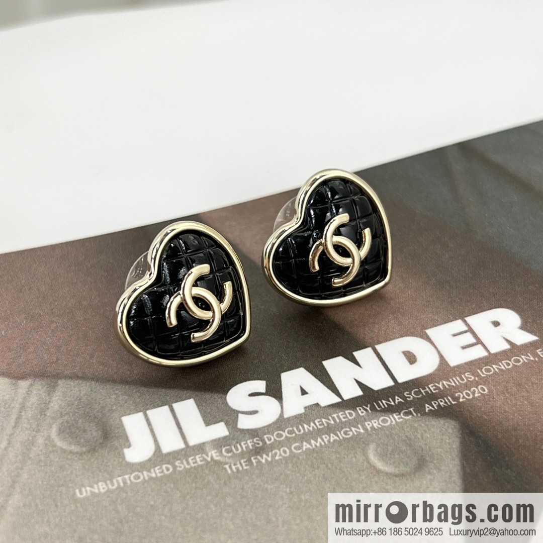 New ☑️ Chanel c1 double c peach heart love stud earrings
