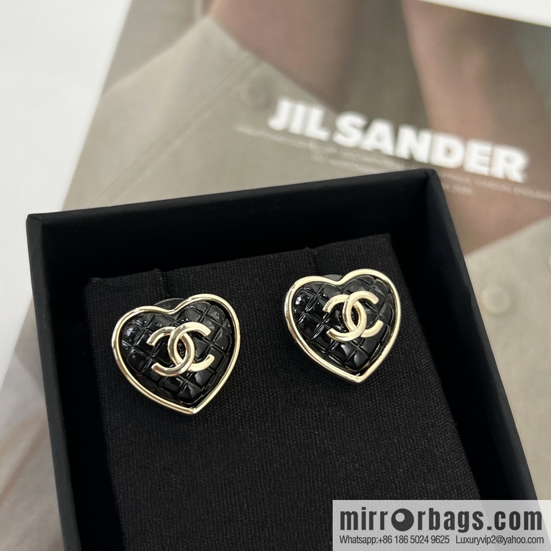 New ☑️ Chanel c1 double c peach heart love stud earrings
