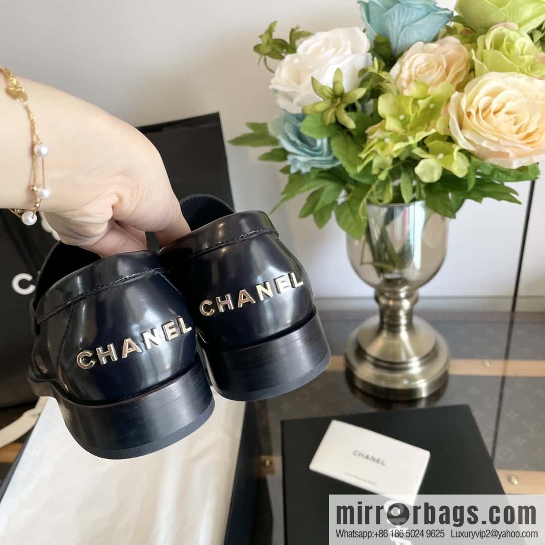 CHANEL Xiaoxiang Metal letter loafers G39190 black