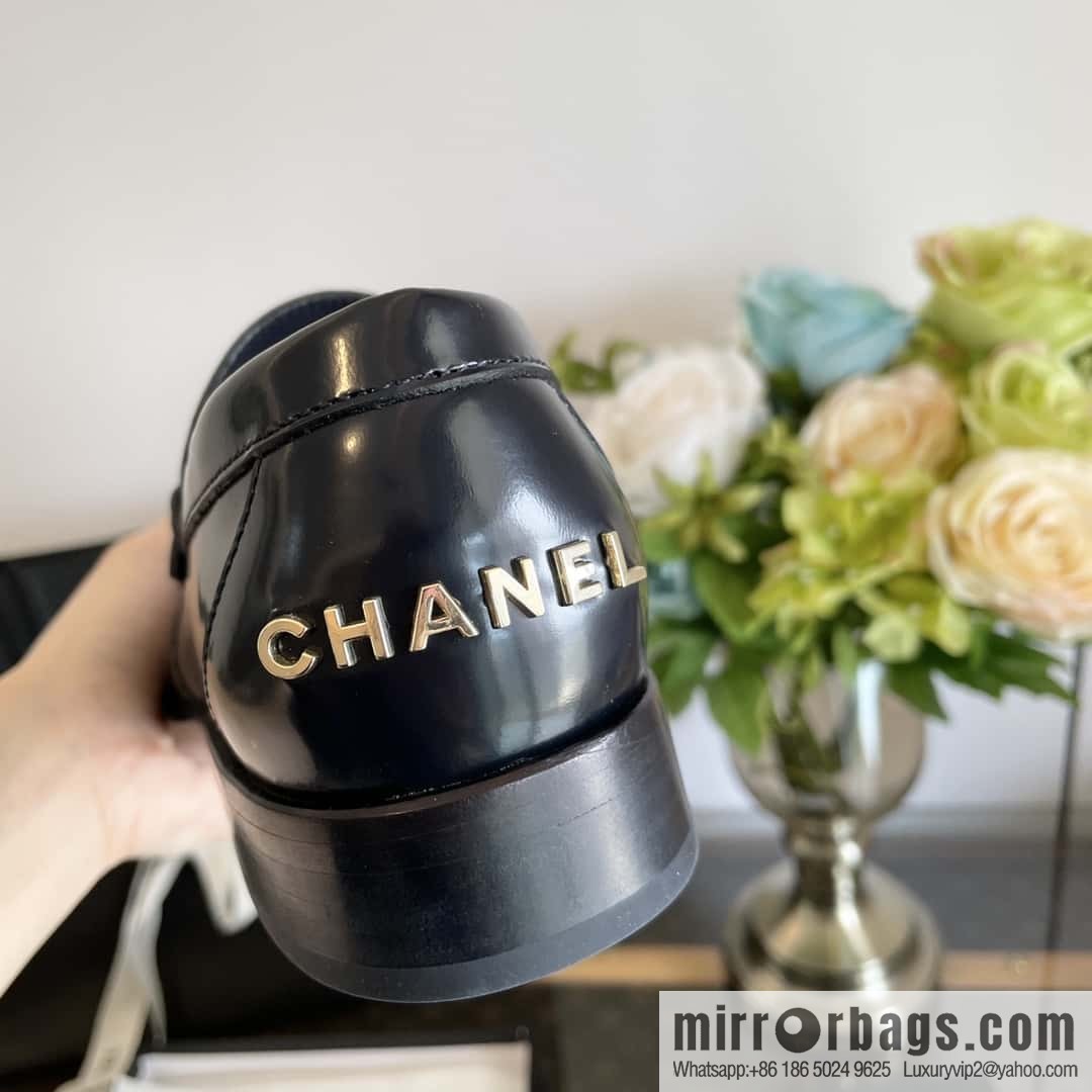 CHANEL Xiaoxiang Metal letter loafers G39190 black
