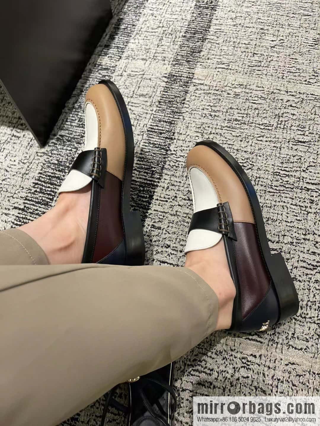 CHANEL Xiaoxiang Metal letter loafers G39190 color matching