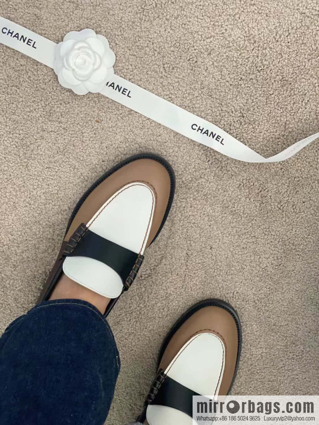 CHANEL Xiaoxiang Metal letter loafers G39190 color matching