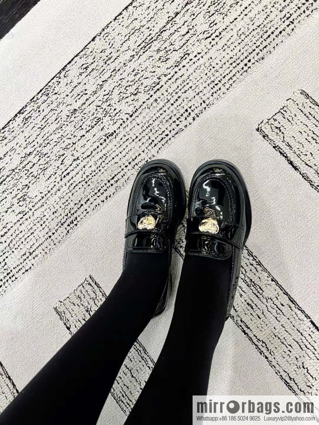 CHANEL Xiaoxiang love gold buckle platform loafers G39697 patent leather